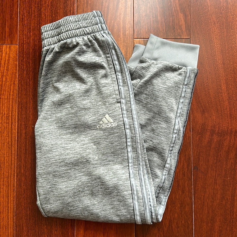 Adidas boy joggers M (10/12)